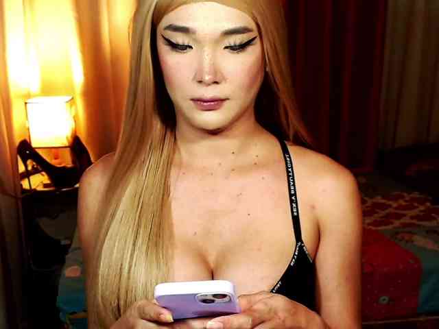 MsFamousCock Sex Cam Show