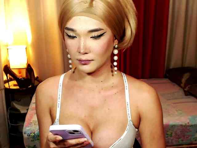 MsFamousCock Sex Cam Show