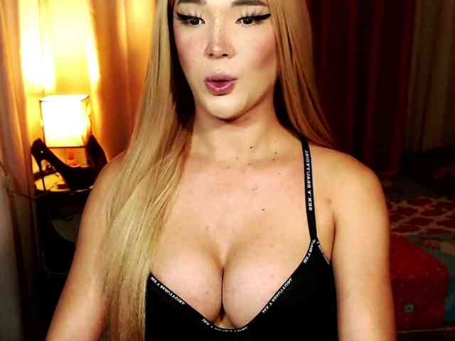 MsFamousCock Sex Cam Show