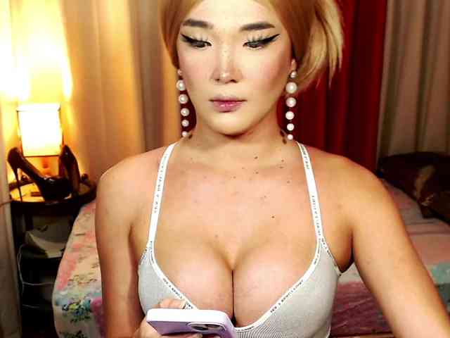 MsFamousCock Sex Cam Show