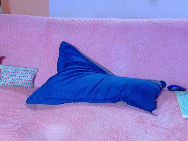 isabelle-adj1 live cam on BongaCams