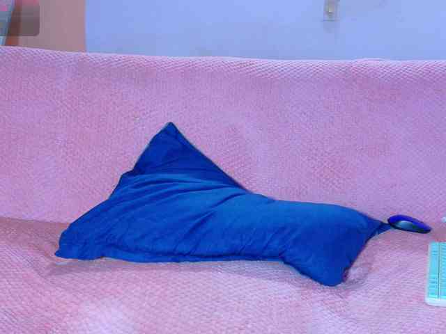 isabelle-adj1 webcam