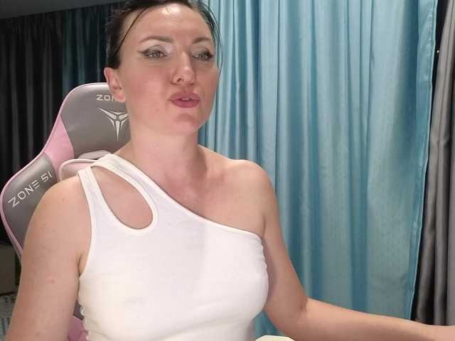 DIVORA live webcam show