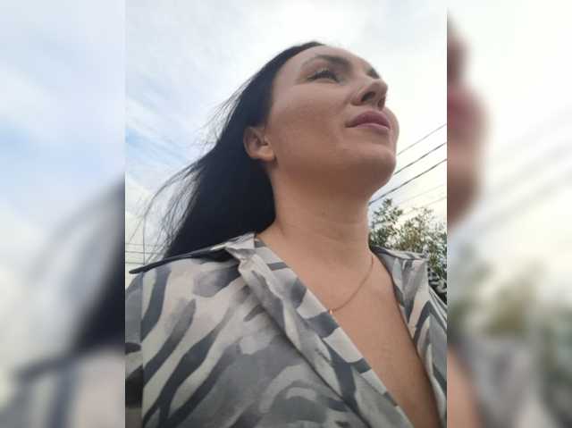 DIVORA, live now on BongaCams