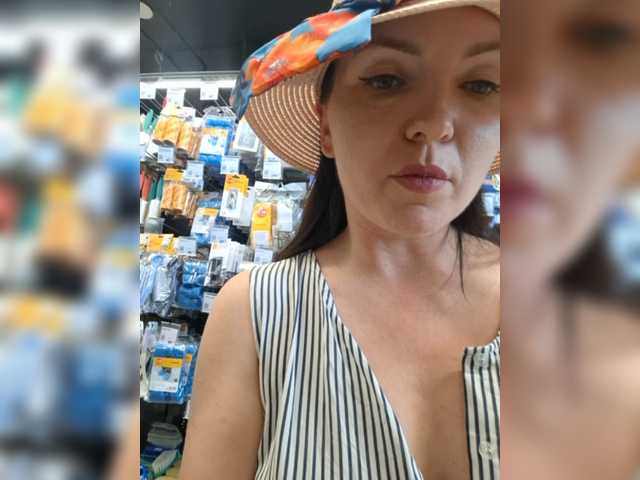 DIVORA live cam on BongaCams