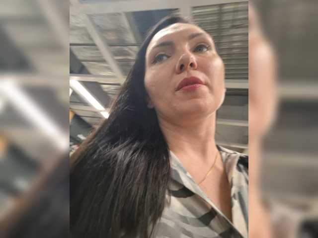 DIVORA, live now on BongaCams