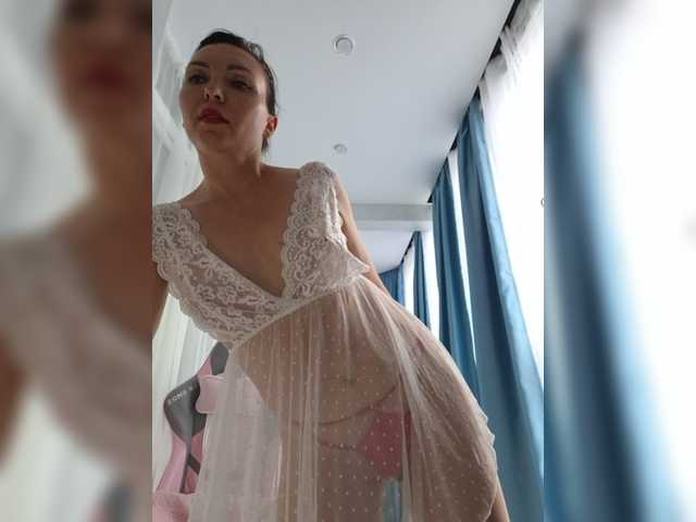 DIVORA live cam on BongaCams