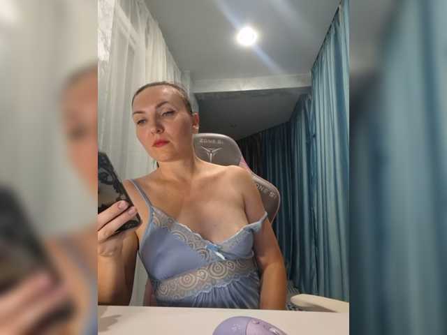 DIVORA live cam on BongaCams