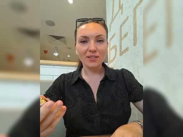 DIVORA live cam on BongaCams