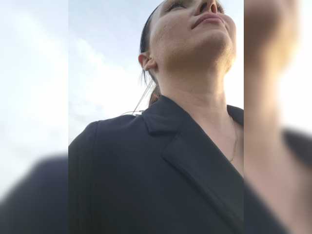 DIVORA, live now on BongaCams