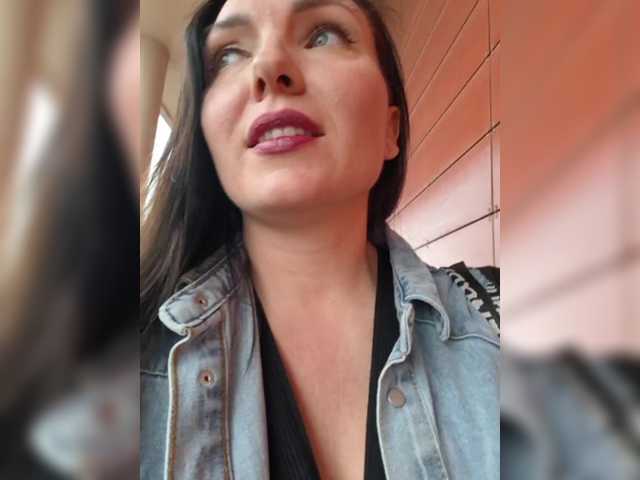 DIVORA's BongaCams profile