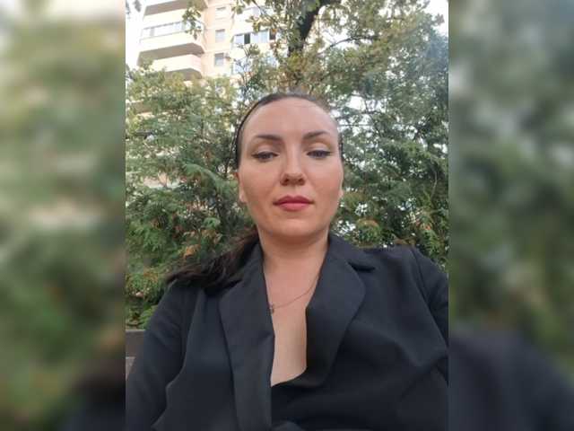DIVORA, live now on BongaCams