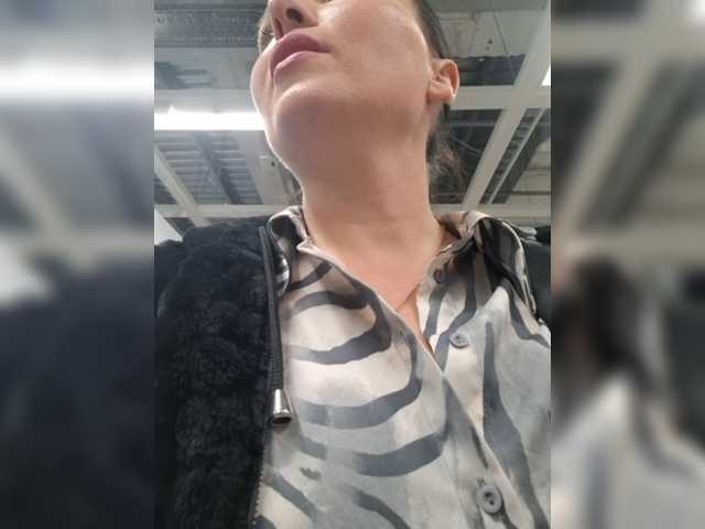 DIVORA live cam on BongaCams