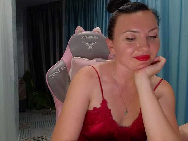 DIVORA live cam on BongaCams