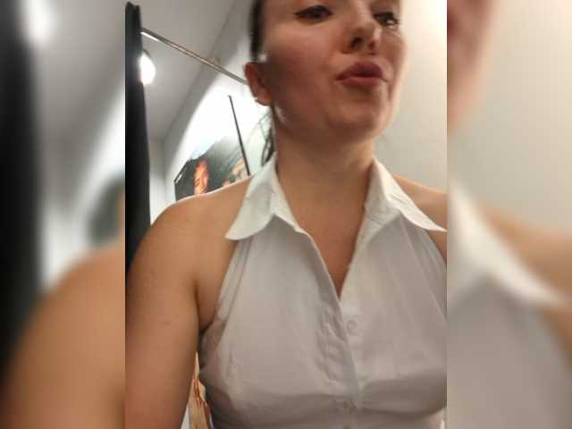 DIVORA live cam on BongaCams