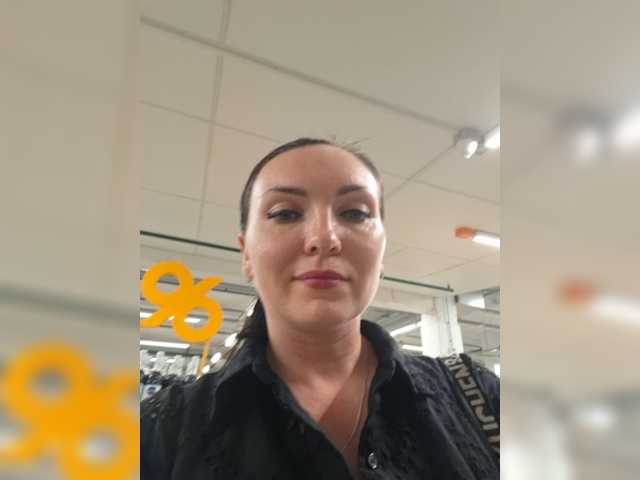 DIVORA live cam on BongaCams