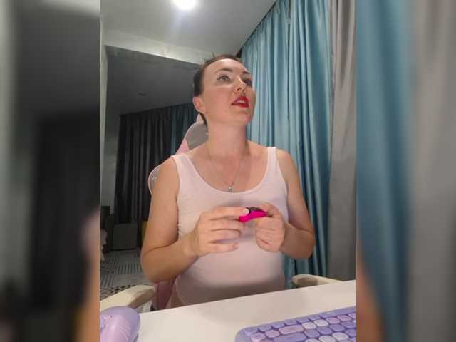 DIVORA live cam on BongaCams