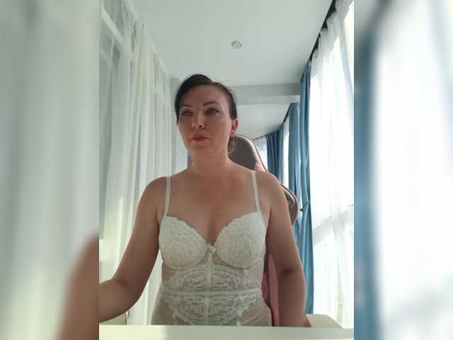 DIVORA live cam on BongaCams