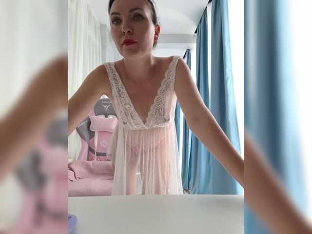 DIVORA live cam on BongaCams