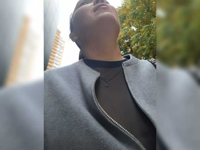 DIVo_0RA live cam on BongaCams