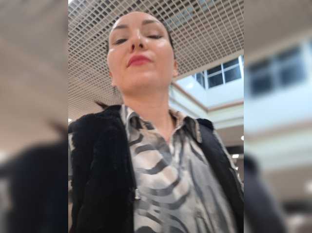 DIVORA live cam on BongaCams