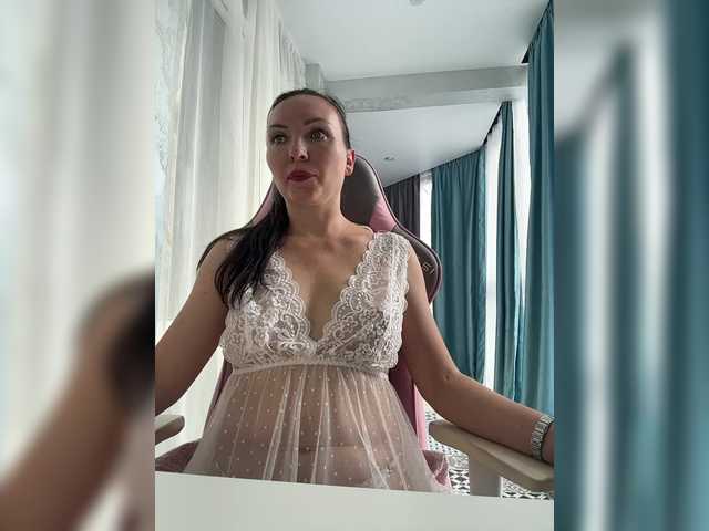 DIVORA live cam on BongaCams