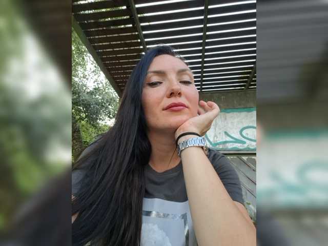 DIVORA live cam on BongaCams