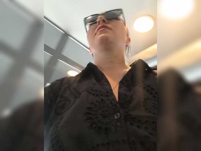 DIVORA live cam on BongaCams