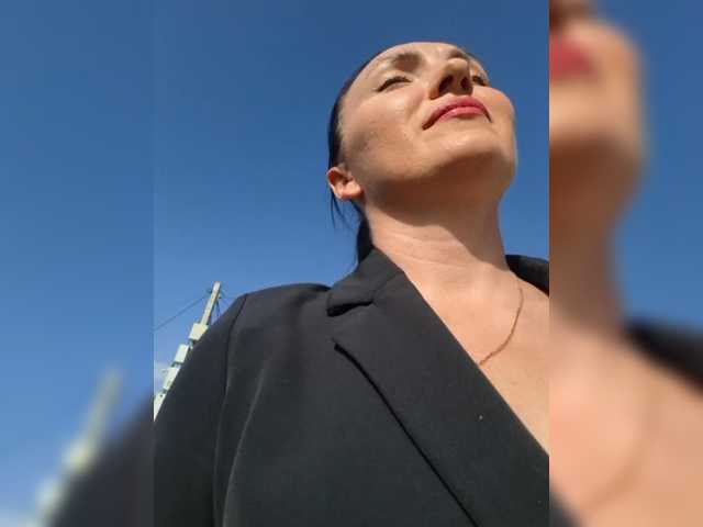 DIVORA, live now on BongaCams