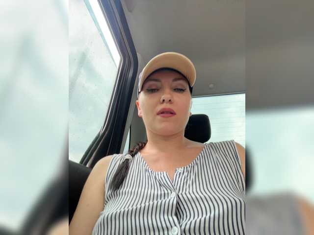 DIVORA live cam on BongaCams