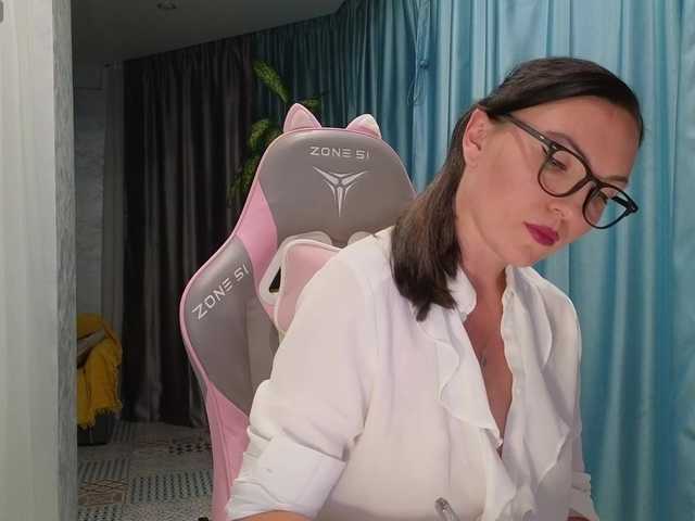 DIVORA live cam