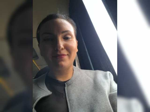 DIVo_0RA live cam on BongaCams