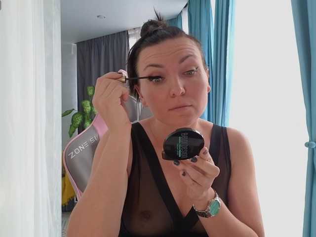 DIVORA live cam on BongaCams