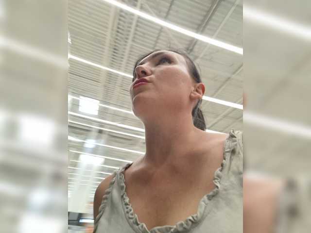 DIVORA live cam on BongaCams