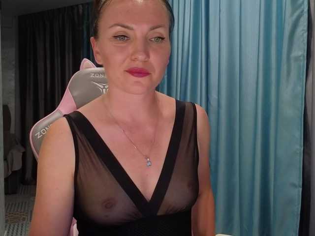DIVORA live cam on BongaCams