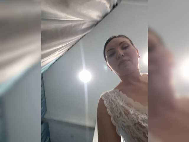 DIVORA's BongaCams show and profile
