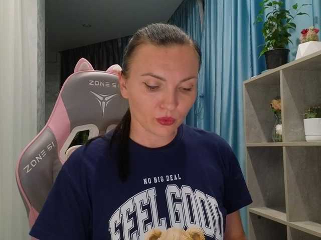 DIVORA, live now on BongaCams