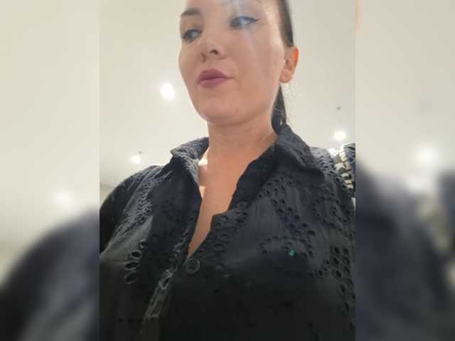DIVORA live cam on BongaCams