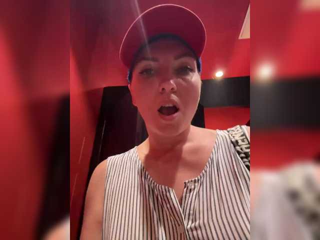 DIVORA live cam on BongaCams