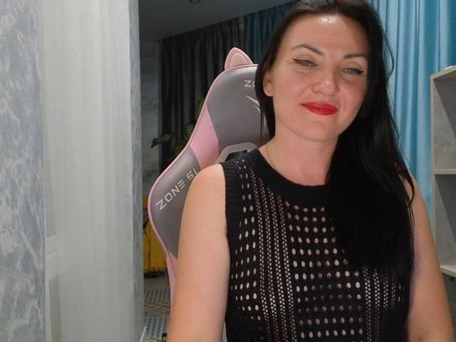 DIVORA, en directo ahora en BongaCams