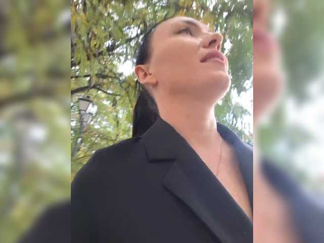 DIVORA, en directo ahora en BongaCams