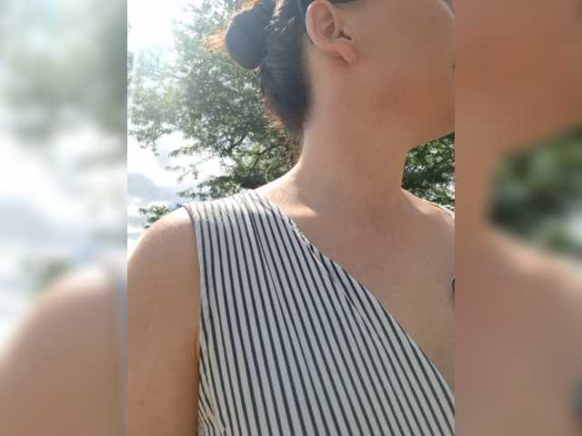 DIVORA live cam on BongaCams