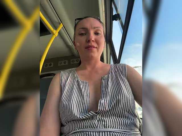 DIVORA live cam on BongaCams