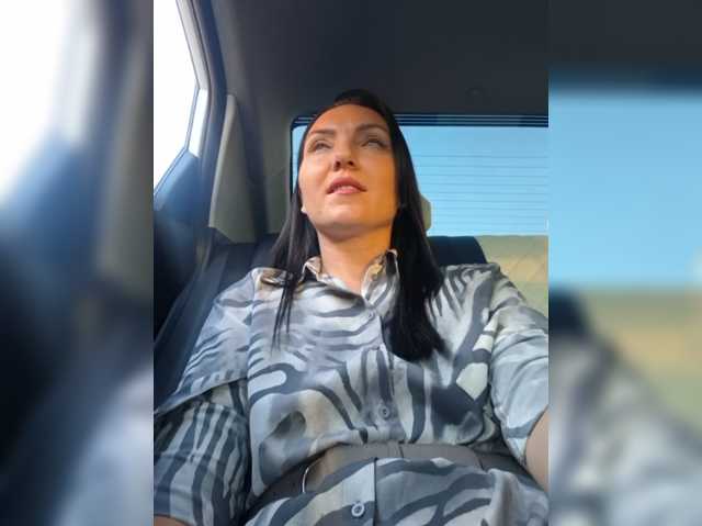 DIVORA live cam on BongaCams