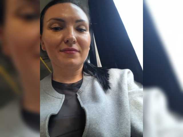DIVo_0RA live cam on BongaCams