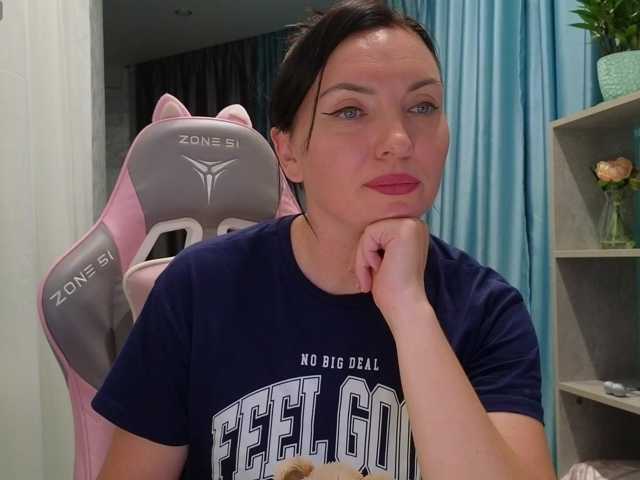 DIVORA live cam on BongaCams