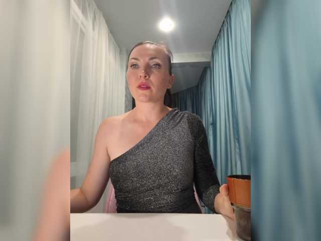 DIVORA live cam on BongaCams