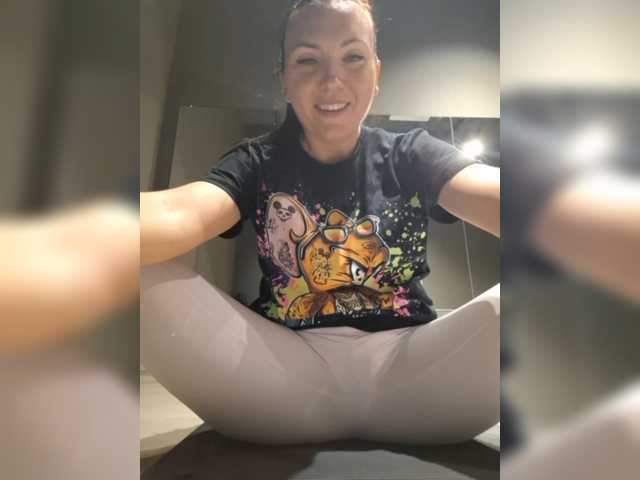 DIVORA live cam on BongaCams