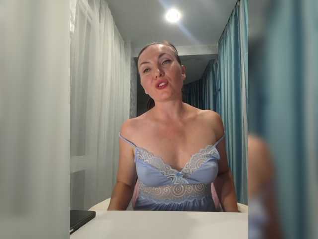 DIVORA live cam on BongaCams
