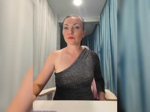 DIVORA live cam on BongaCams